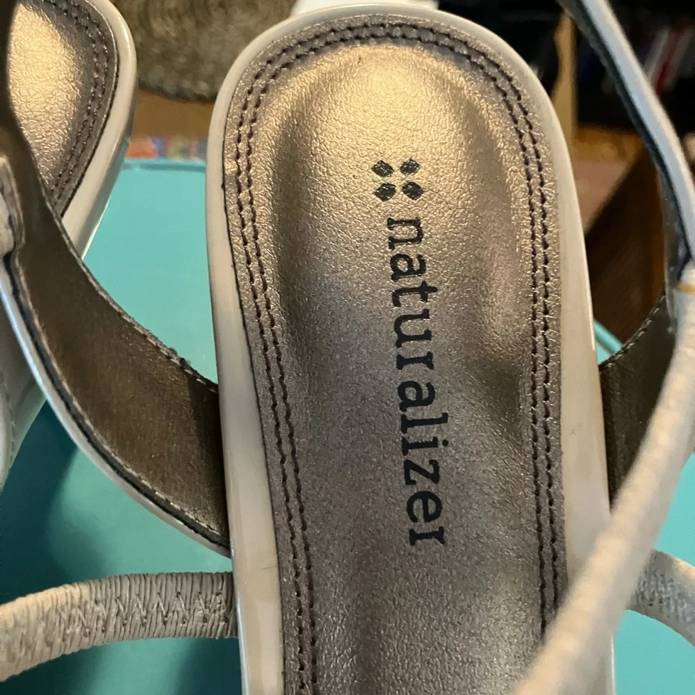 Naturalizer Heels - Picture 4 of 6